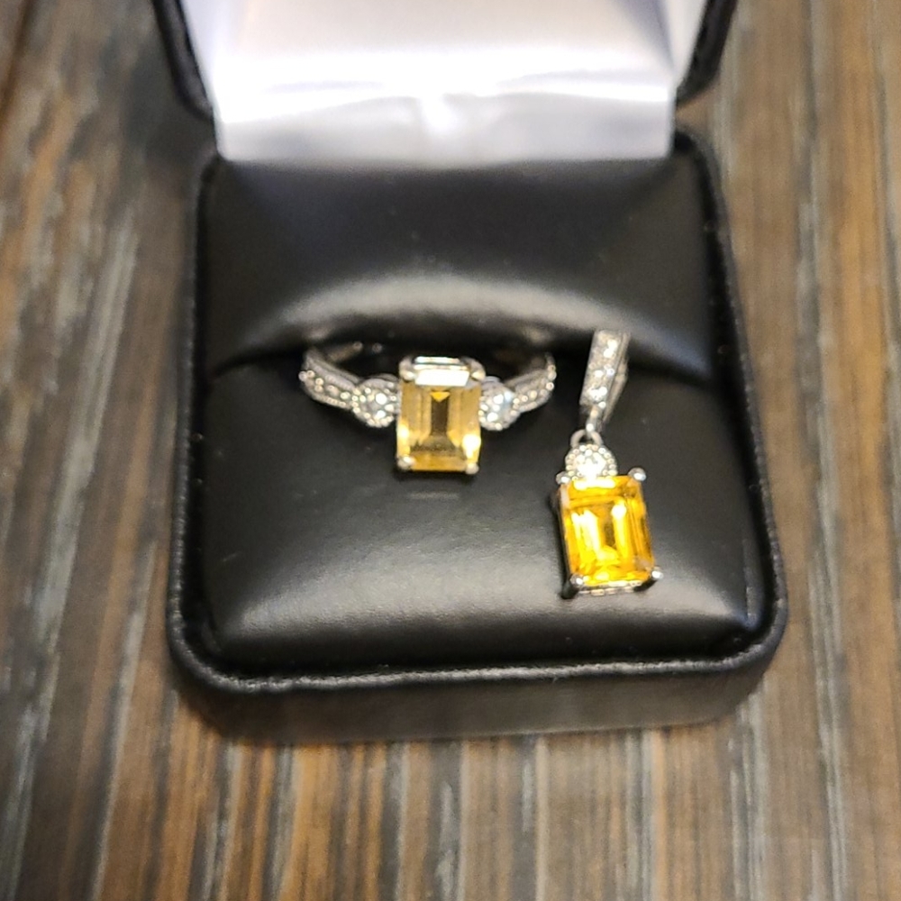 Avon vintage citrine sterling  ring and pendant
